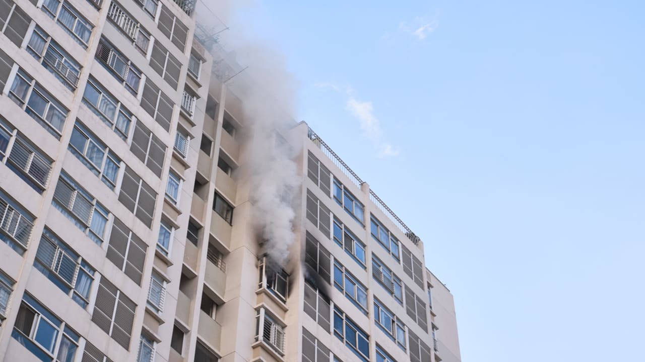 Escada-de-emergência-no-condomínio-o-que-eu-preciso-saber-evolution-administradora-de-condominios